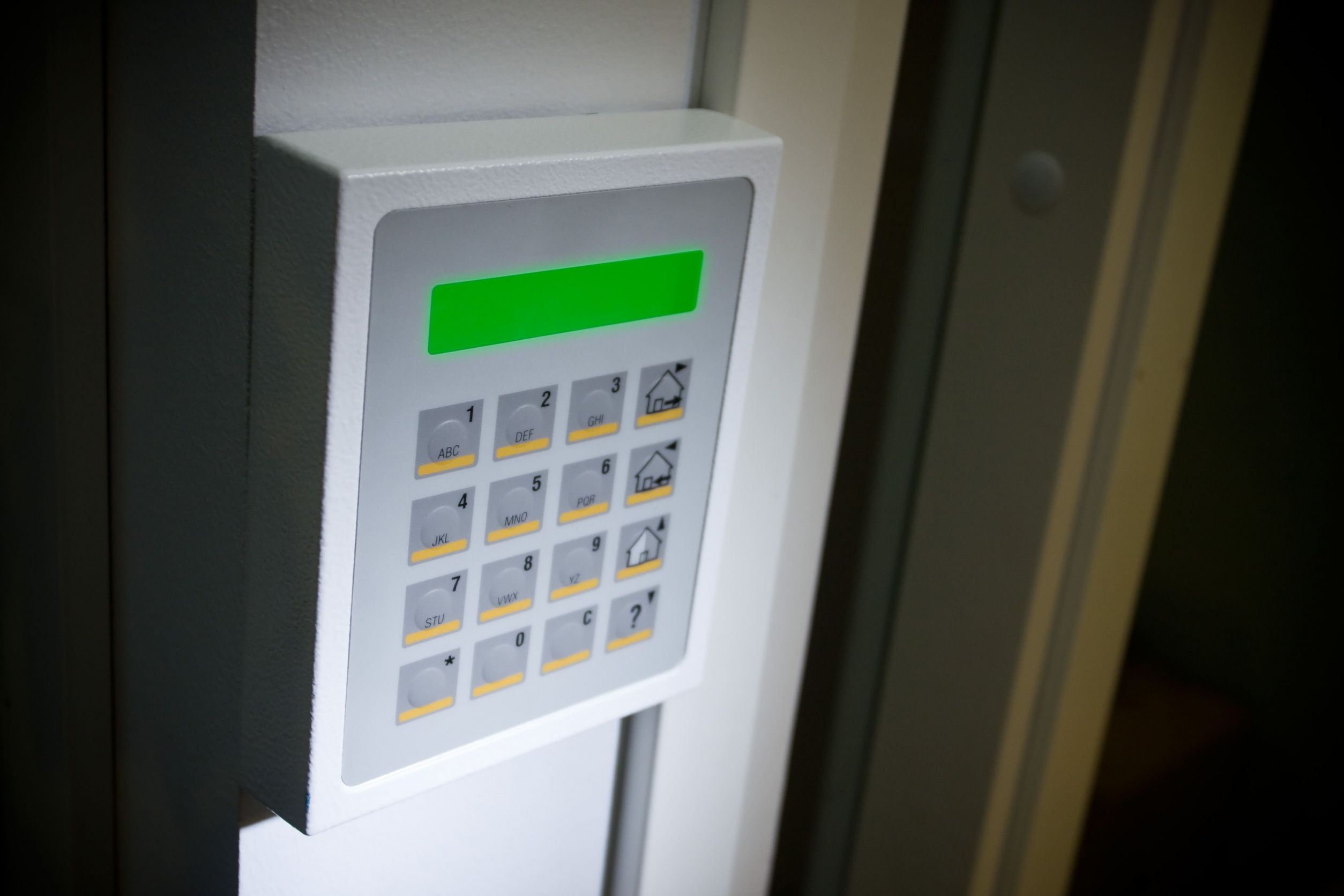 Advantages Of Magnetic Locks For Commercial Buildings