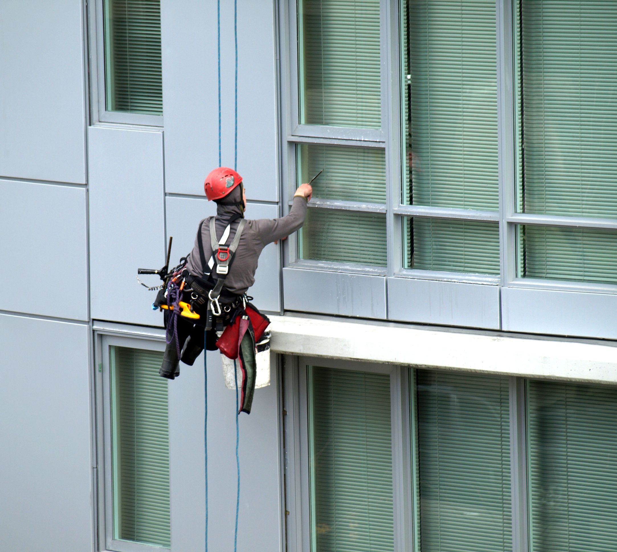 See the Difference Professional Mirror Window Cleaning Buckhead GA Can Make
