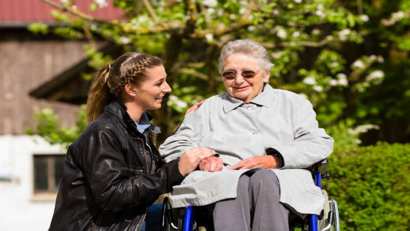 What to Expect When Your Senior Moves Into a Retirement Home