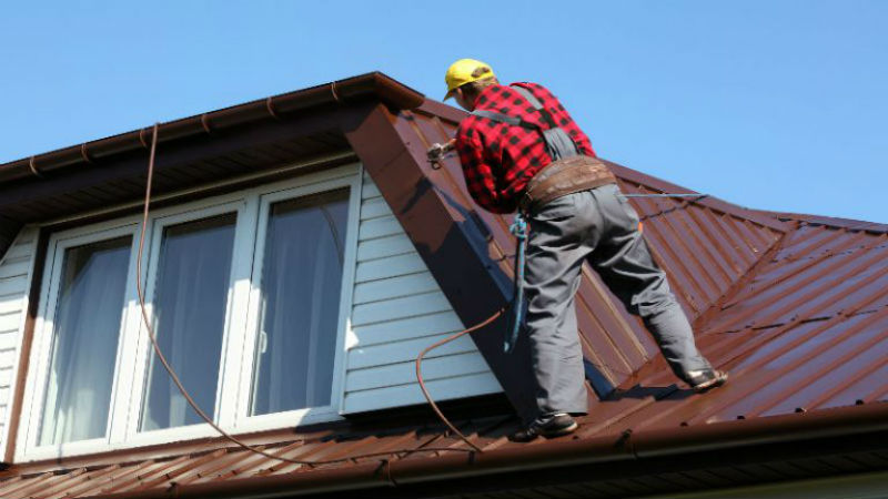 Which Materials Do Commercial Roofing Contractors Prefer for Durability