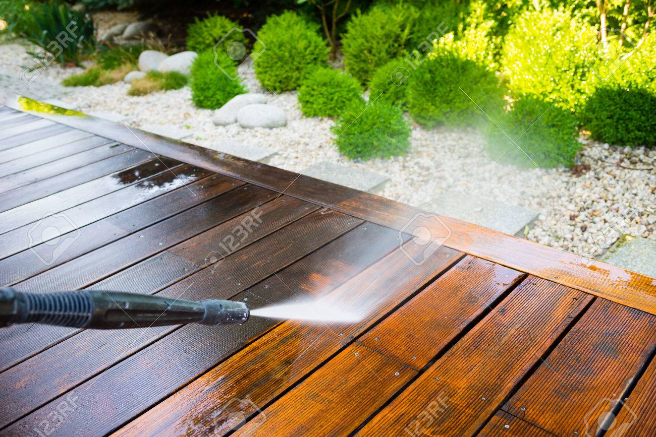 Pressure Washing Improves the Appearance of Naples-Area Rental Property