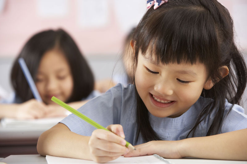 2 Advantages of Enrolling Your Child in a Montessori School Over Public