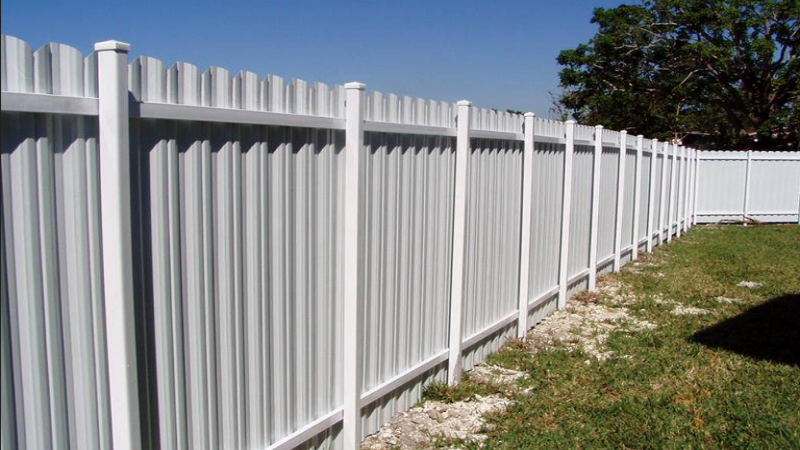 Benefits Offered by Installing a Vinyl Fence in Miami FL