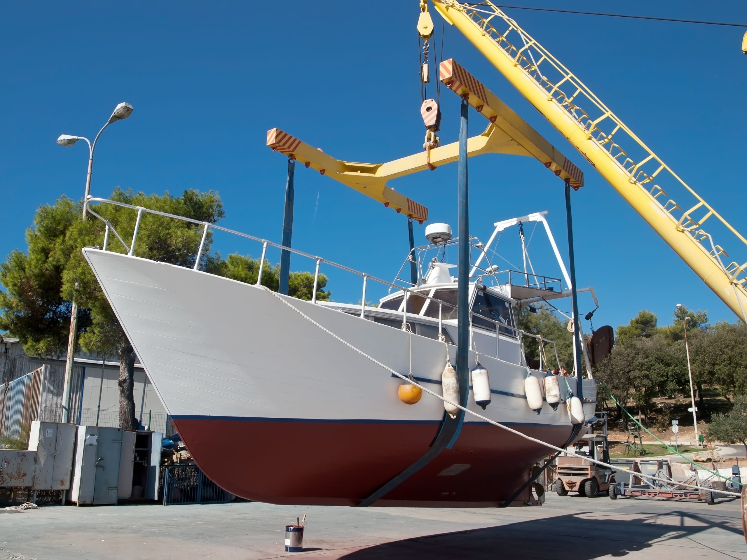 Choose the Best Boat Lifts Palm Beach FL for Seamless Waterfront Living