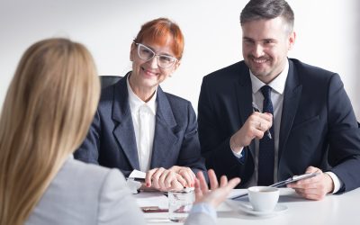 Online Sales Training Courses vs. In-Person – Which Is Right for Your Team?