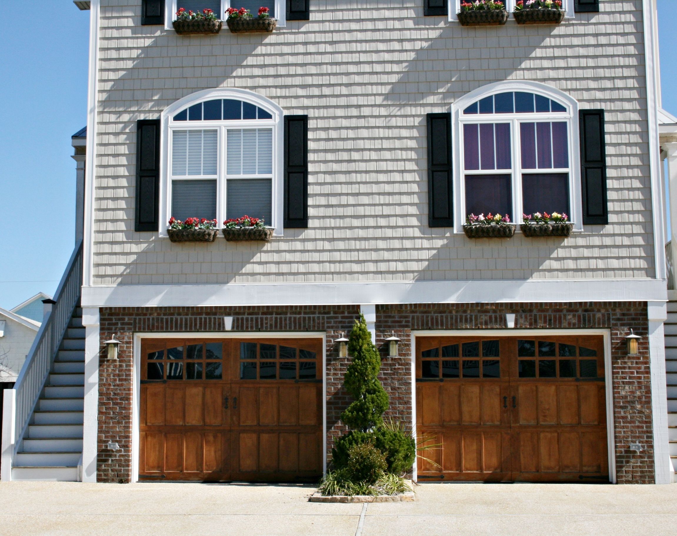 Enhance Your Homes Curb Appeal With Custom Wood Windows For Timeless American Style