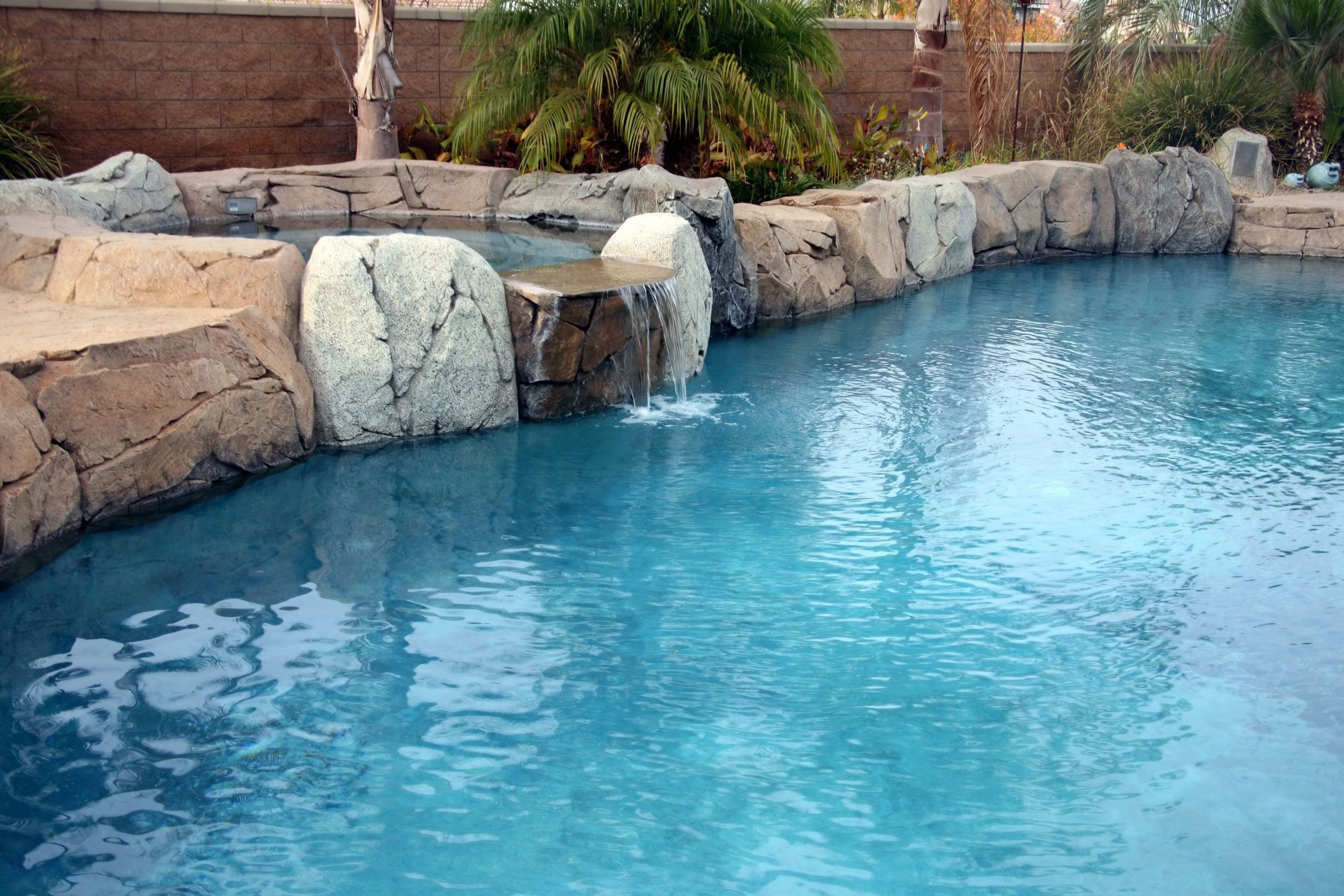 Flow & Function: Designing Outdoor Kitchens That Connect Seamlessly to Dining & Pool Areas