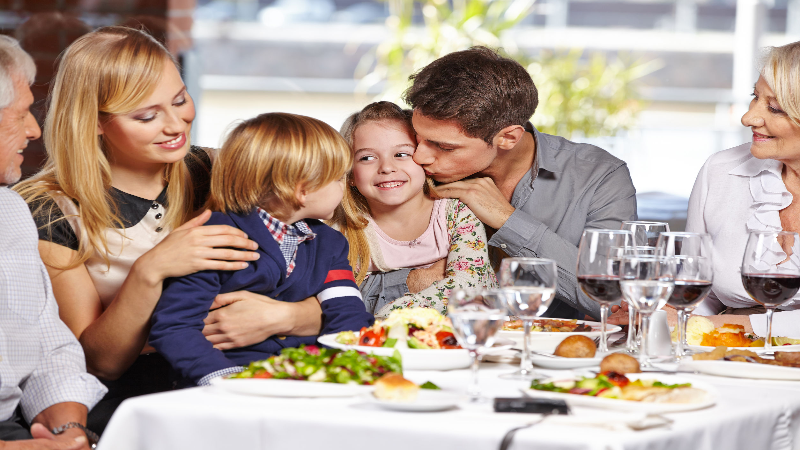 Enjoy Stunning Views at Waterfront Dining in Wisconsin Dells for Unforgettable Family Outings