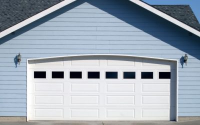 Choosing a local garage door contractor in Lynn Haven FL for reliable emergency repairs fast
