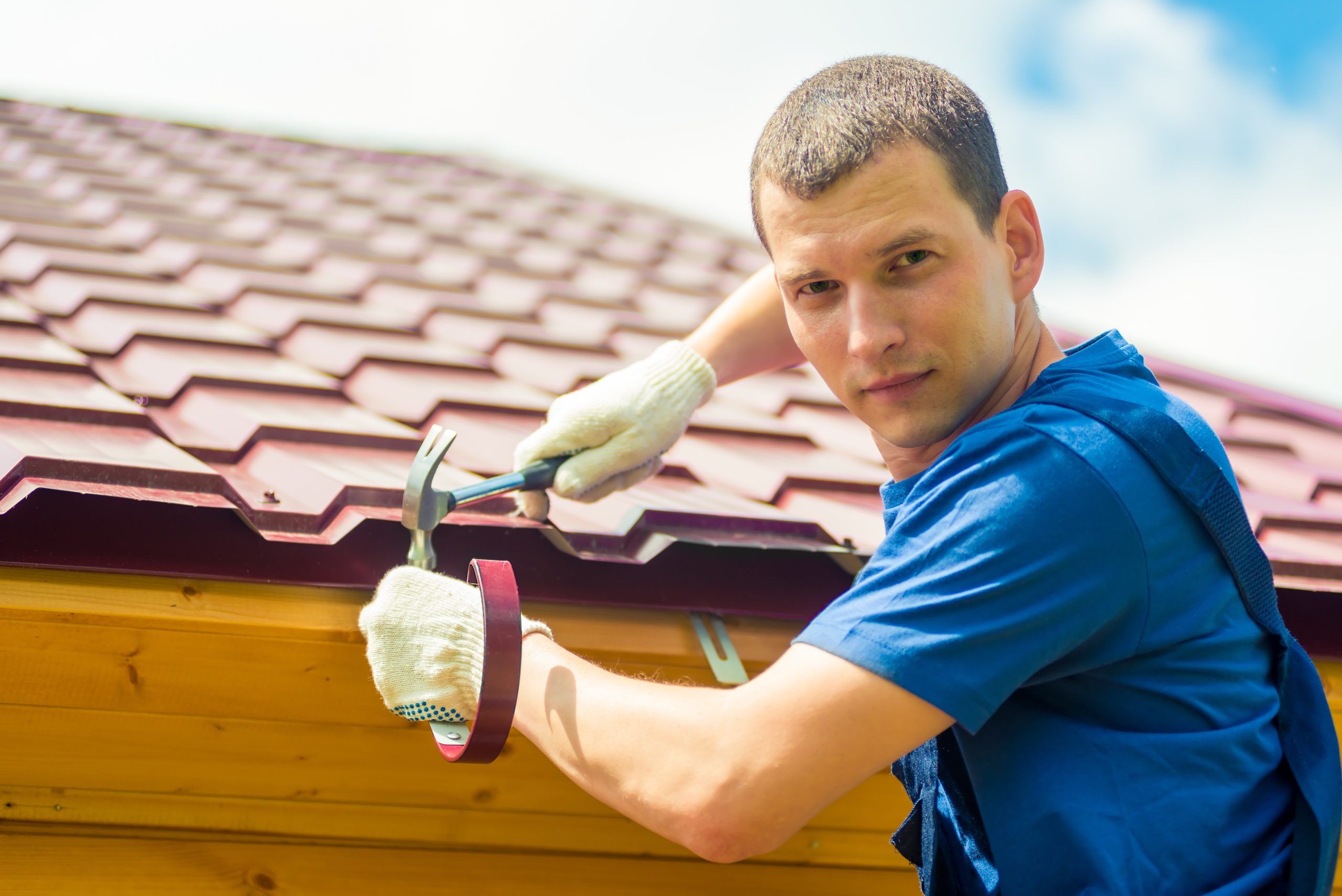 Common Warning Signs Your Residential Roofing Contractor Milton FL Should Address Fast